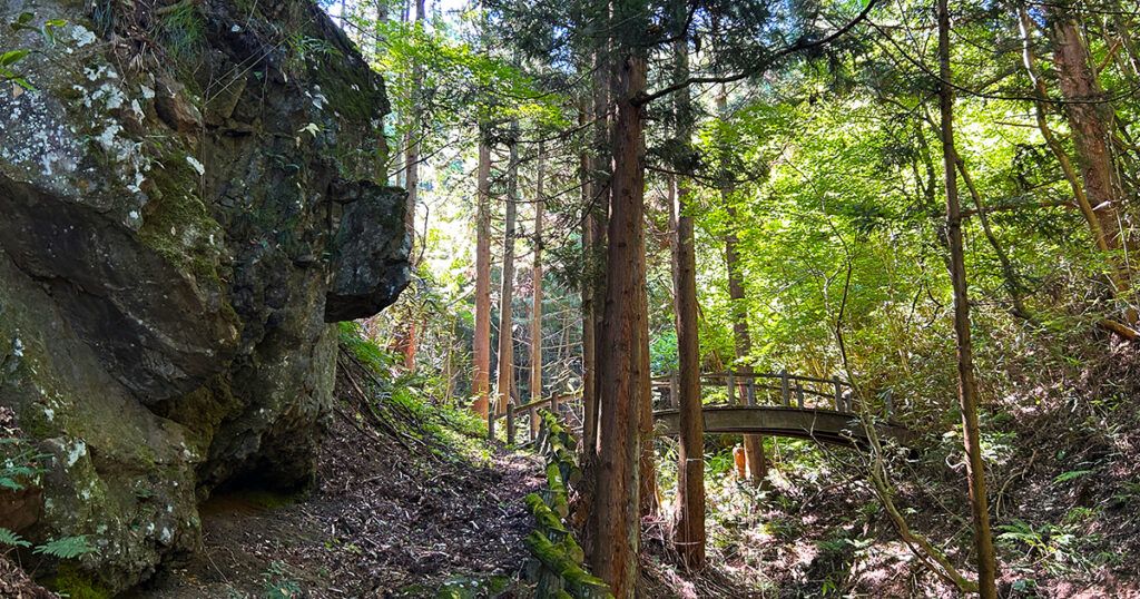 渕牛館の登山道