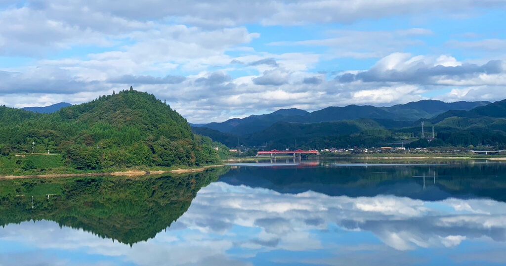 夏の花山湖