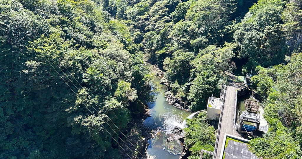 花山ダム下