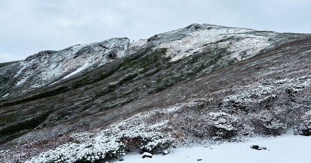 冬の栗駒山