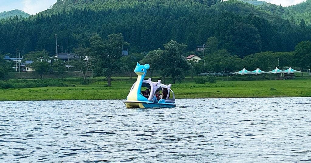 花山湖に浮かぶラプラスボート